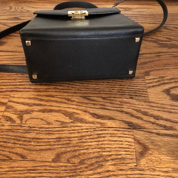 Authentic Salvatore Ferragamo shoulder handbag - Picture 3 of 7